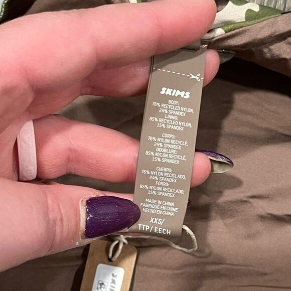 NWT Skims Recycled Swim Long Sleeve Underwire Top Deep Plunge Neck Camo XXS - Picture 2 of 4